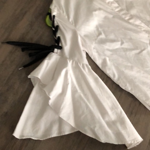 DO+BE WHITE BUTTON DOWN WITH LAXE UP RUFFLE SLEEVE - Picture 3 of 6